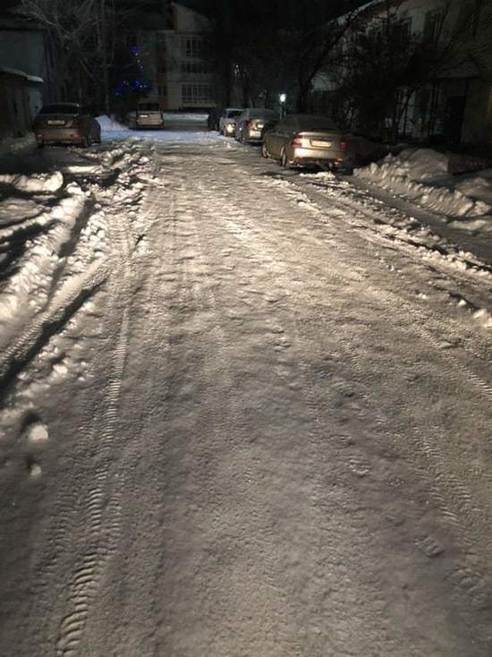 Жители Бузулука жалуются на нечищеный во дворах снег
