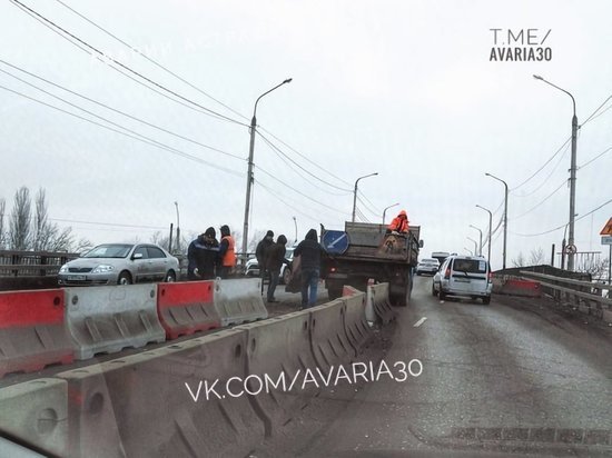 «Отличная новость к празднику»: в Астрахани на Царевском мосту восстановили движение