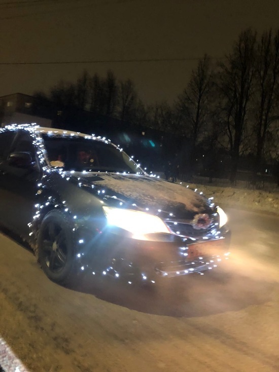 Житель Костромской области украсил свой автомобиль гирляндами