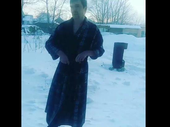 Голый депутат новосибирского горсовета вылил на себя ведро воды на морозе