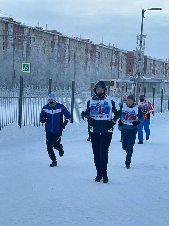 Жители Нового Уренгоя во главе с Андреем Вороновым вышли на новогодний забег