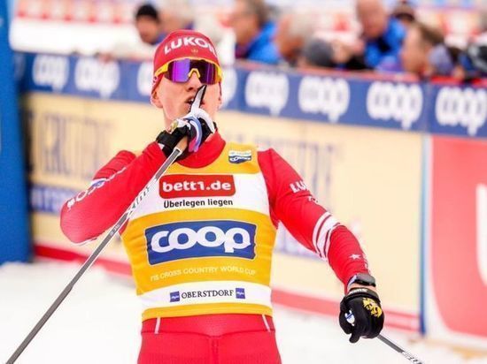 Большунов занял второе место в спринте на "Тур де Ски"