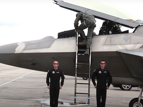 Вашингтон в ответ создал невероятно дорогой F-22 Raptor