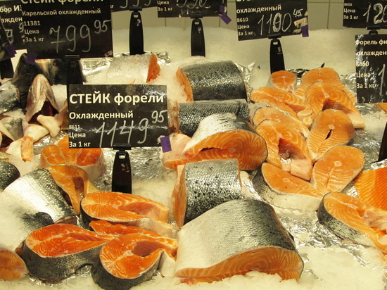 Малоимущие саратовцы устроили давку в отделе с красной рыбой