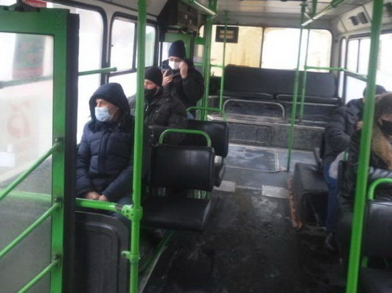 Пассажиров тамбовских автобусов проверяют на соблюдение масочного режима