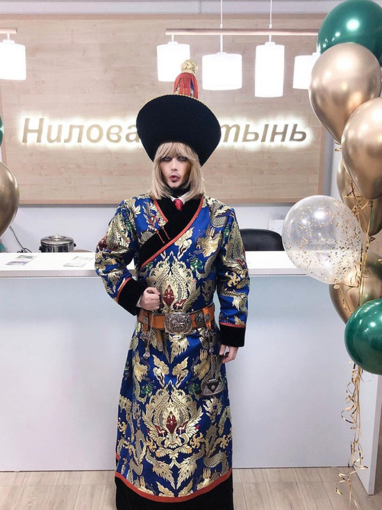 В Улан-Удэ общественник призвал снять с Сергея Зверева бурятский костюм