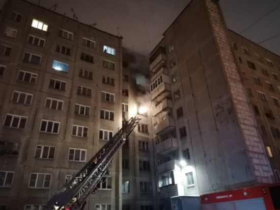 В Челябинске ночью загорелось здание общежития, есть пострадавшие