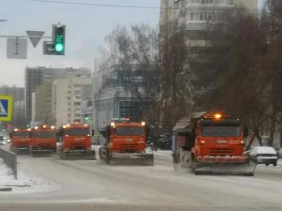 Во время снегопада в Уфе расчищали улицы 250 спецмашин