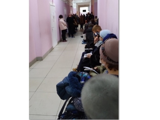 Накопили:в городской поликлинике Ярославля выстроилась очередь в 68 человек