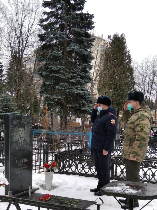 В Брянске росгвардейцы почтили память погибшего сослуживца