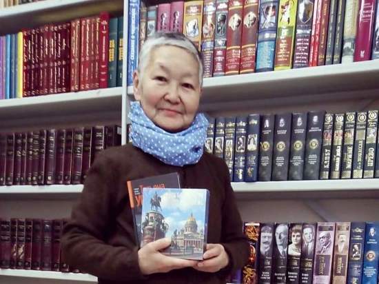 Первому в 2021 году посетителю главной библиотеки в Бурятии подарили «Пояс Ориона»