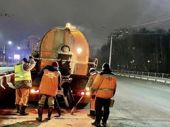 В ночь на 6 января в Рязани отремонтировали 100 квадратных метров дорог