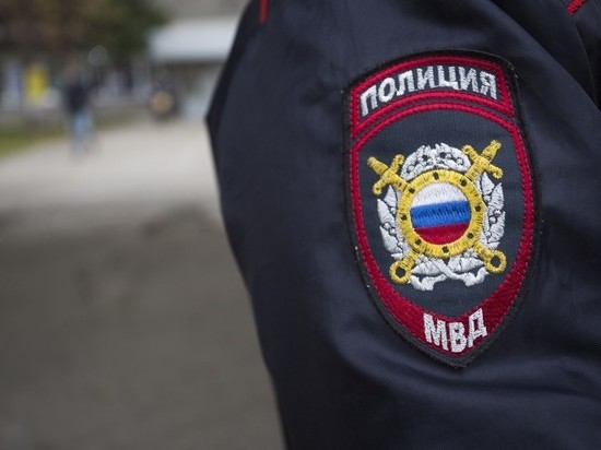 Окровавленный мужчина спасал пьяную жену от полиции в Новосибирске
