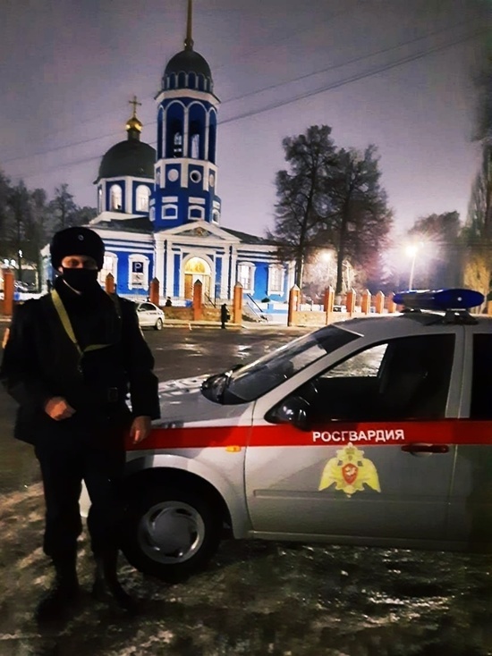 В Курской области росгвардейцы обеспечили безопасность граждан во время ночного рождественского богослужения