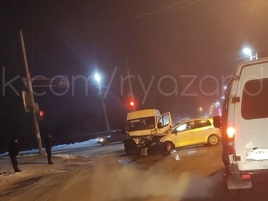 В ДТП с маршруткой №66 в Рязани пострадали три человека