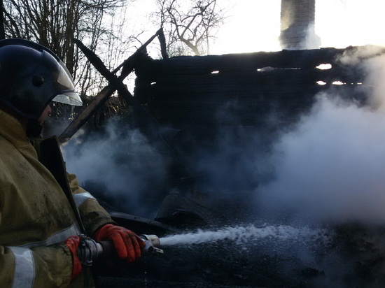 8 января пожар уничтожил дом в деревне Петрово Сафоновского района Смоленщины