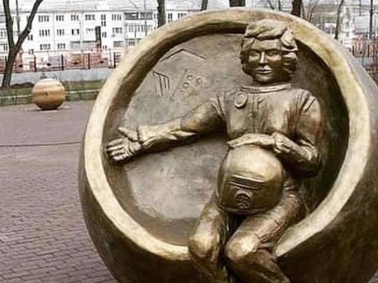 «Сестра Аленки»: в соцсетях раскритиковали памятник Валентине Терешковой в Челябинске