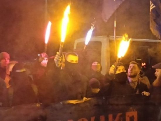 Украинские националисты набросились на польского посла после слов о Бандере