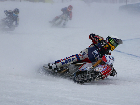 В Новосибирске проходит первый этап финала Кубка России по мотогонкам на льду