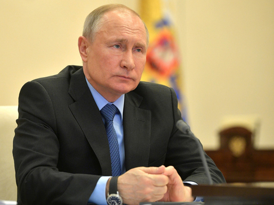 Кремль прокомментировал слухи о вакцинации Путина от коронавируса
