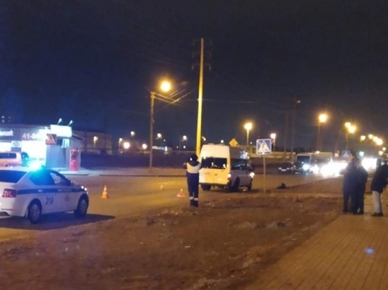 В Астрахани маршрутка сбила трех женщин