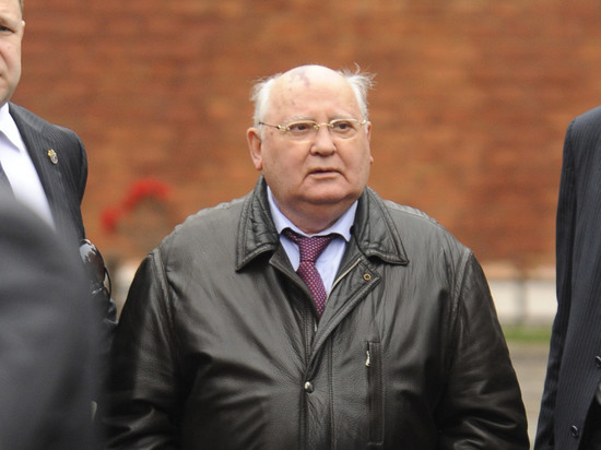 Горбачев назвал непомерными военные расходы стран на фоне пандемии