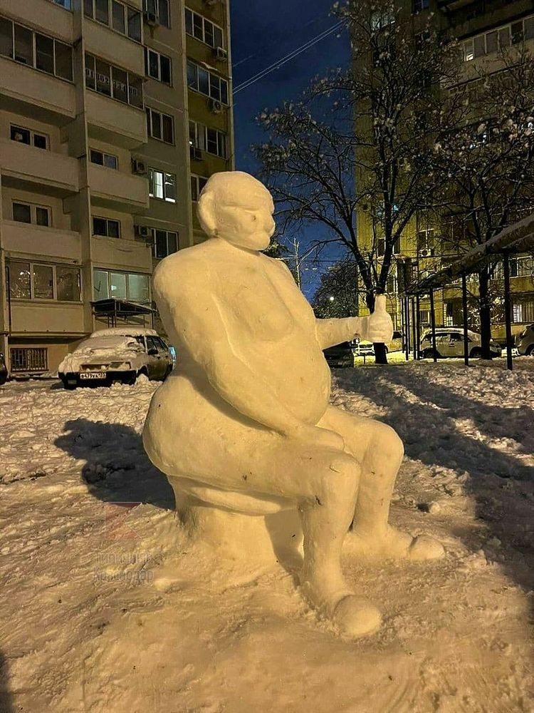 С новым снегом краснодарцы показали новые чудеса мастерства скульптуры