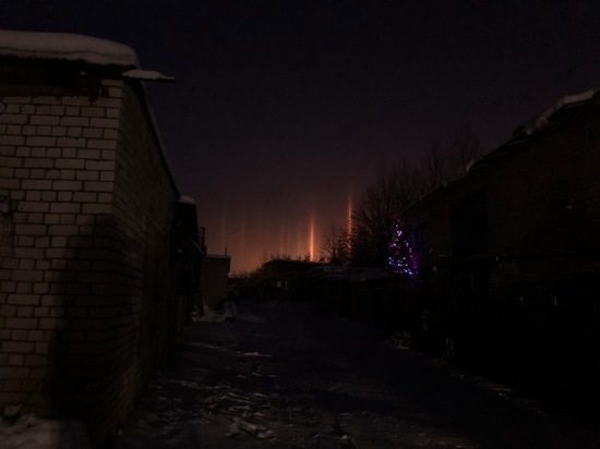 Житель Твери сфотографировал световые столбы