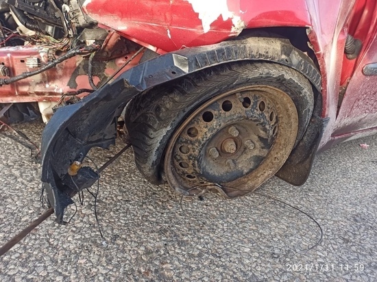 Во время аварии в Тверской области у машины взорвалось колесо