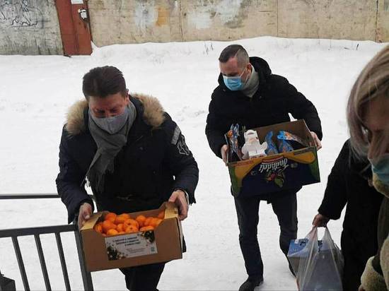 Костромские единороссы создают новогоднее настроение для юных жителей региона