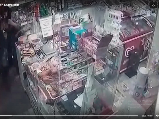 В Омской области разбойник с ножом напал на продавщицу