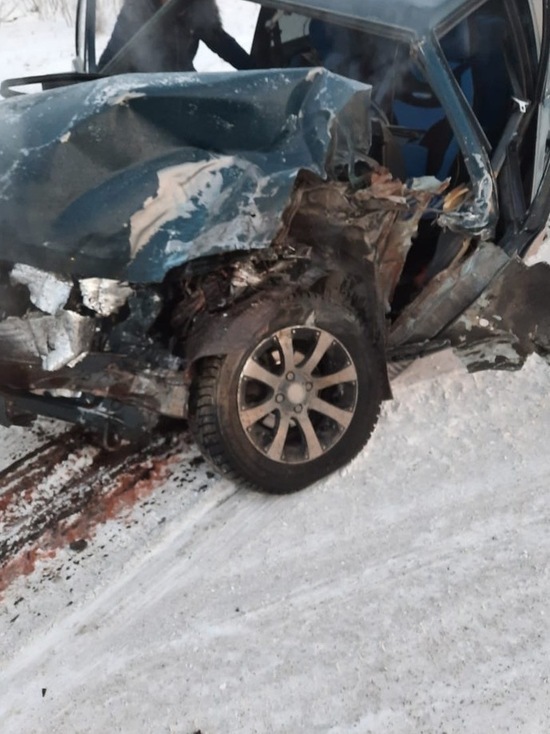 Автомобиль получил непоправимые повреждения в результате аварии в Кузбассе