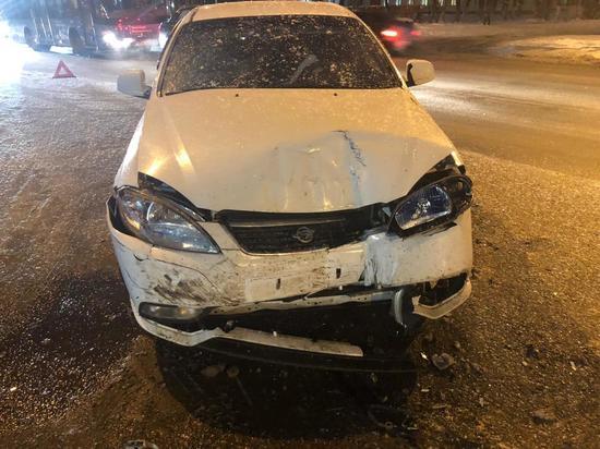 В Твери водитель «Mercedes» спровоцировал аварию, но сам не пострадал