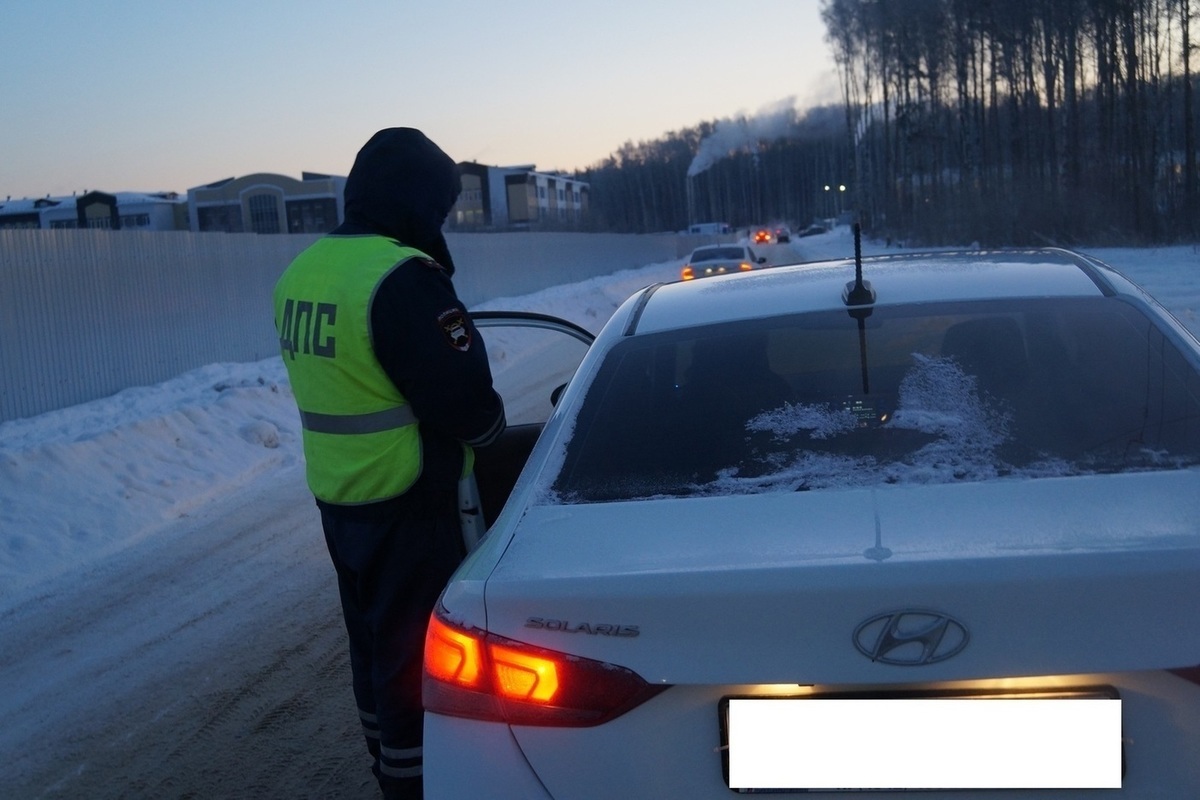 Машины кострома. Сопровождение новогодней елки ДПС России. Проверка авто в Костроме.