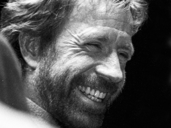 Чака Норриса раскритиковали за появление на митинге в поддержку Трампа