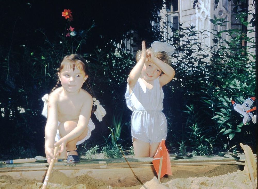 Детство СССР в редких фото: санки и купальники