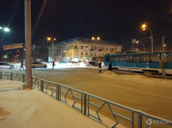В Кемерове остановилось движение трамваев рядом с одним из главных парков города