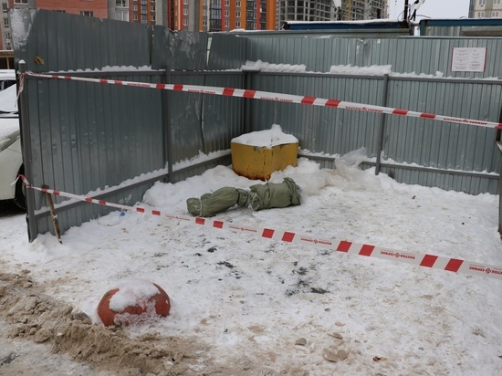 Труп в полиэтиленовом пакете нашли рядом с мусорным баком в Рязани