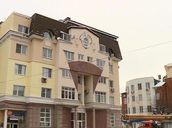 В центре Рязани сносят незаконную постройку на крыше жилого дома