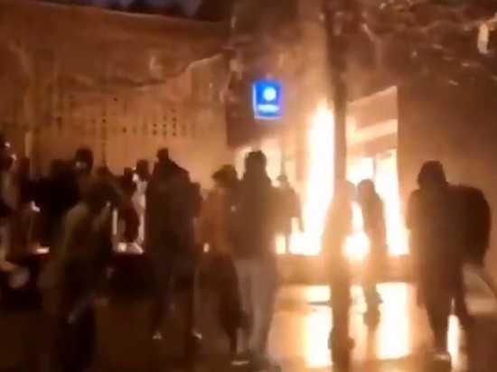 В Брюсселе вспыхнули беспорядки из-за смерти задержанного полицией мигранта