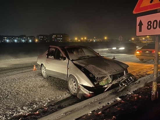 В Хакасии водительница получила травмы после столкновения с бетоном