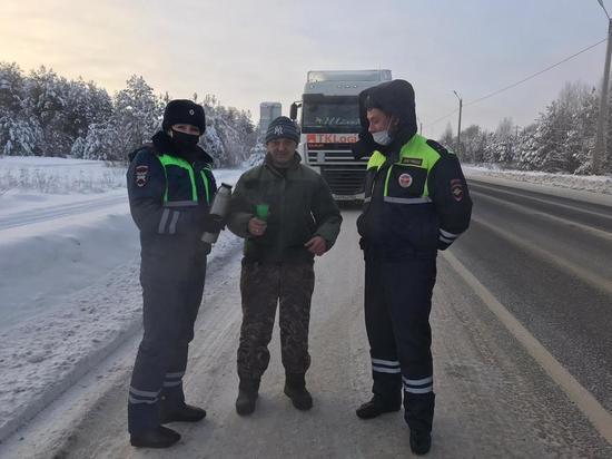 В Ярославской области сотрудники ГИБДД спасли дальнобойщика