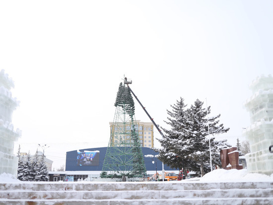 В Барнауле идет демонтаж конструкций новогоднего городка