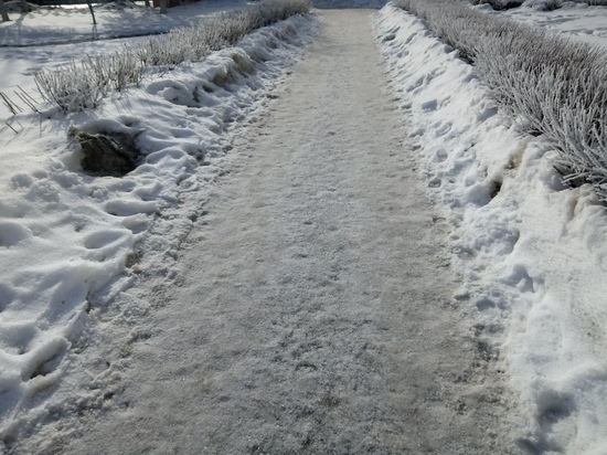 На бумаге есть, по факту нет: в Южном поселке тротуар завален снегом