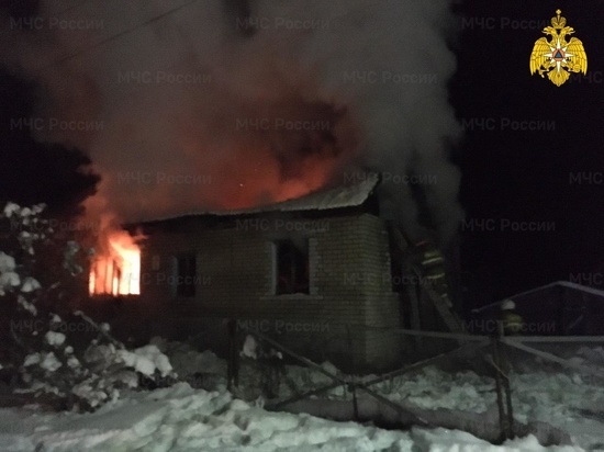 В Брянской области под Жуковкой при пожаре в частном доме погиб мужчина