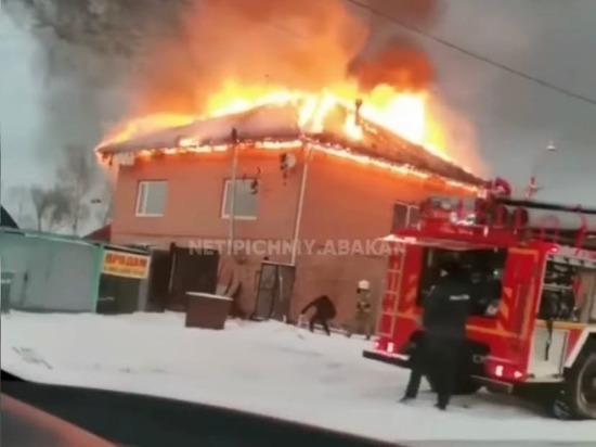 За сутки в Хакасии горели храм, дома и квартира: эвакуировали 4 человек