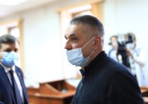 Бывшего сити-менеджера Читы Олега Кузнецова, который обвиняется в получении 7 млн рублей взяток, отправили обратно в СИЗО