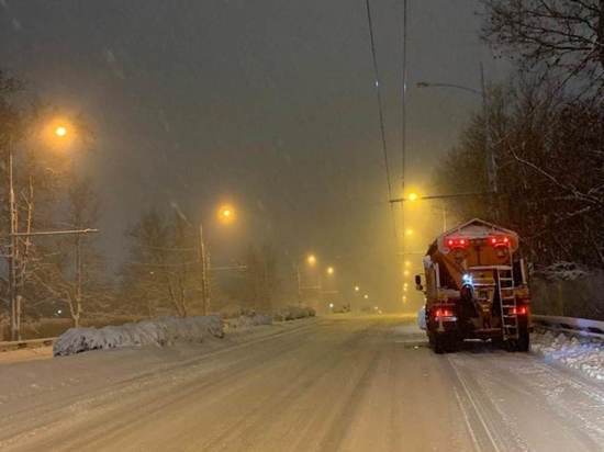 Краснодарцев просят отменить поездки по заснеженным дорогам 15 января