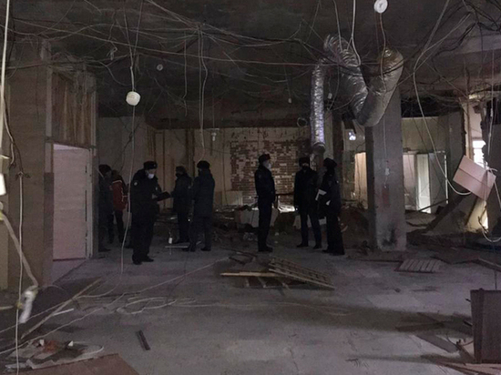 В Калмыкии при обрушении стены торгового центра погиб человек