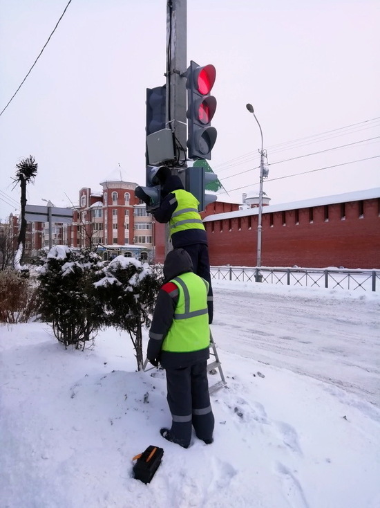 На углу улиц Советской и Кремлевской Йошкар-Олы починили светофор